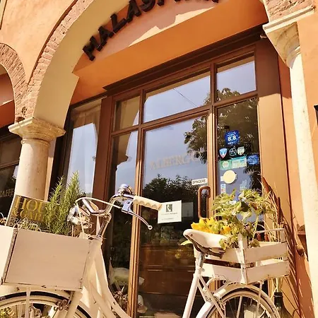 Boutique Corte Malaspina Otel 2*